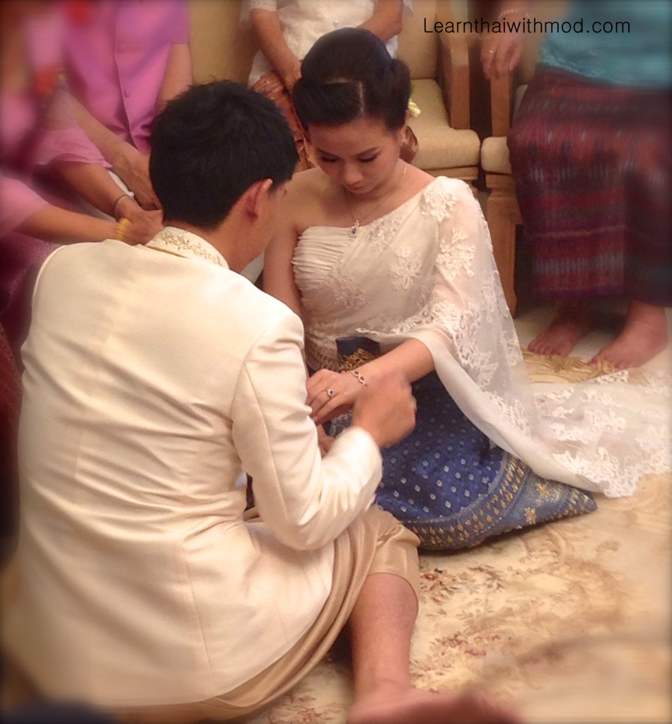 The groom is giving Sapphires bracelet and necklace to the bride.