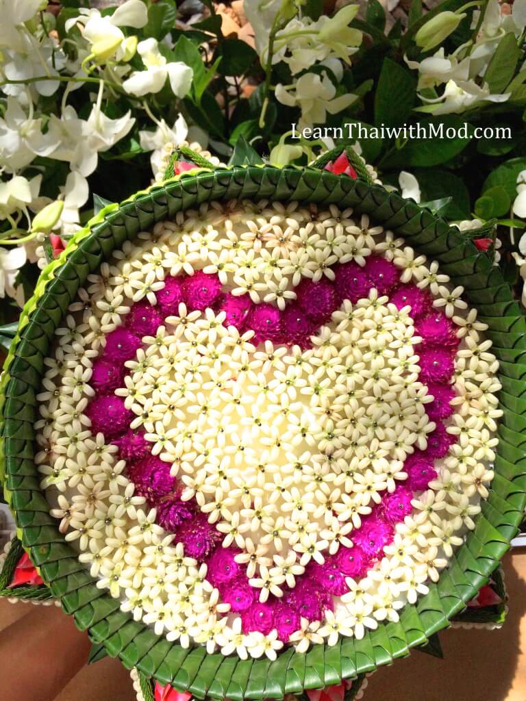 The rings tray made of banana leaves, Calotropis gigantea flowers and Globe amaranth.